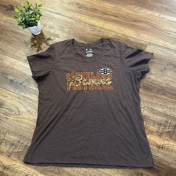 NFL Cleveland Brown's Women's Sequin Short Sleeve Tee - Picture 1 of 6
